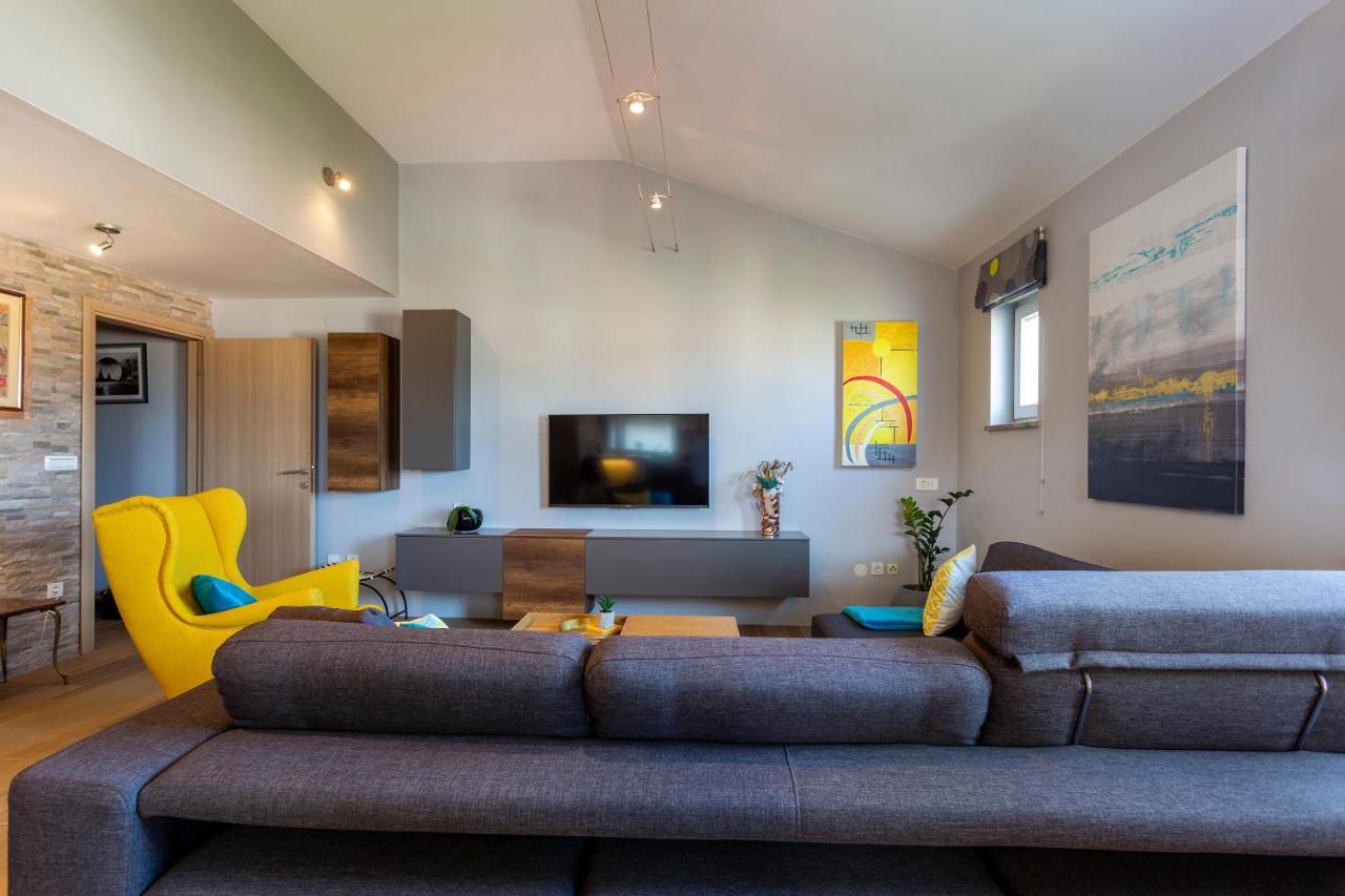 Apartman Ember Pula Bagian luar foto