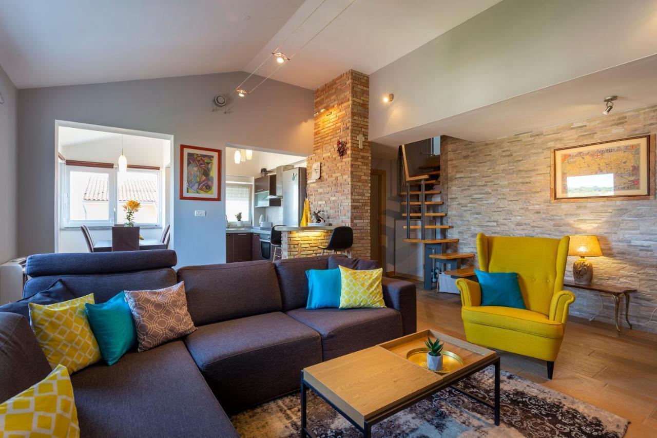 Apartman Ember Pula Bagian luar foto