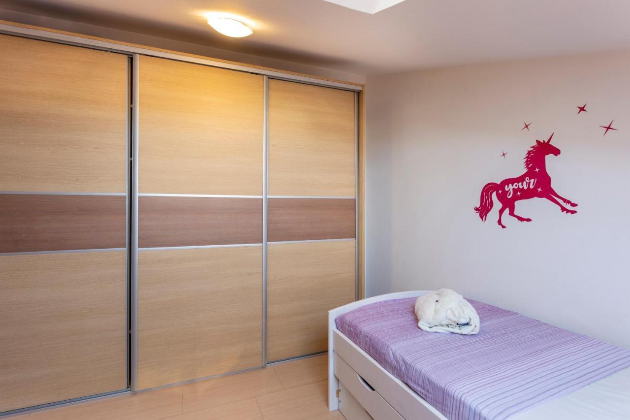 Apartman Ember Pula Bagian luar foto