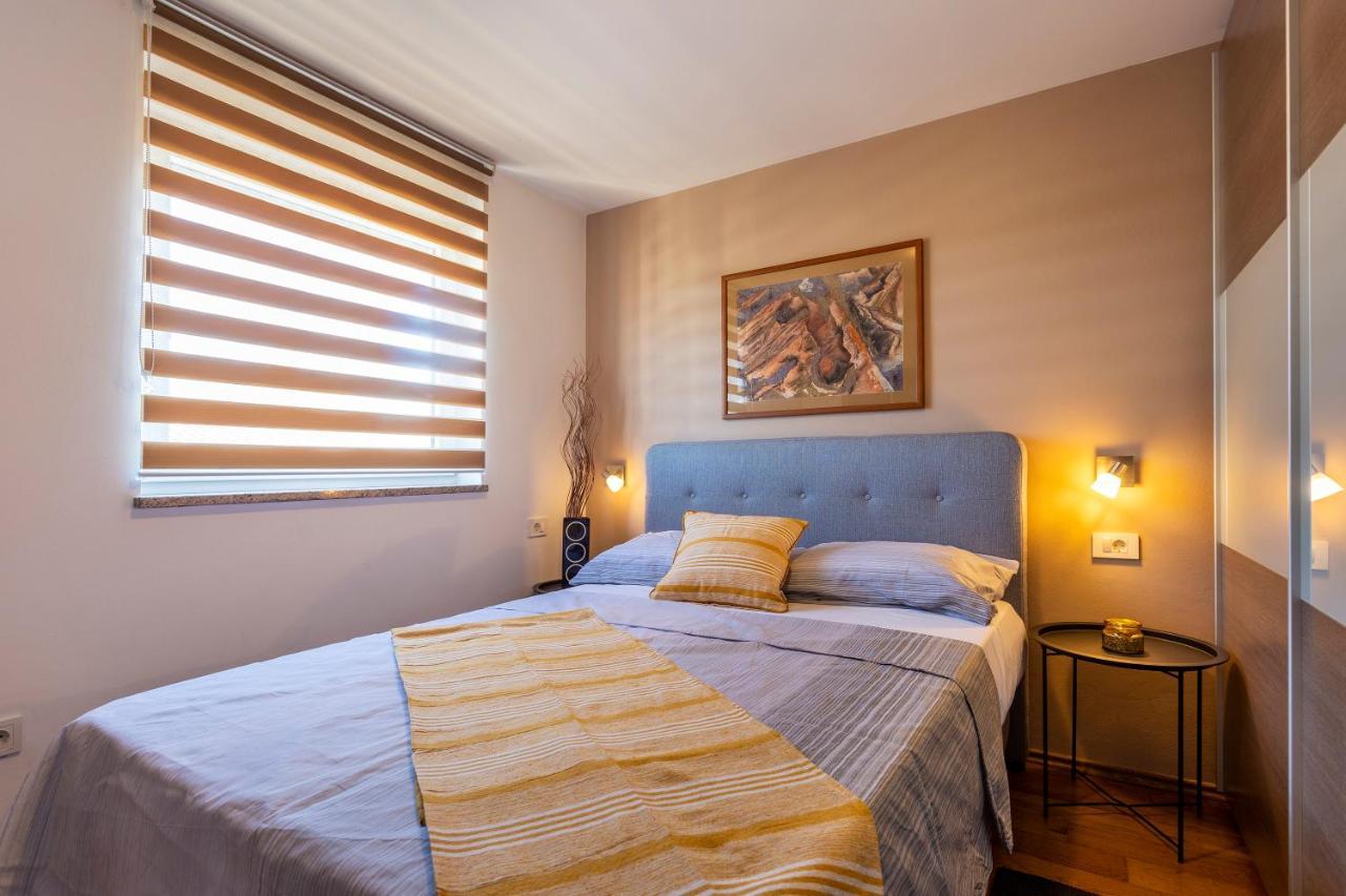 Apartman Ember Pula Bagian luar foto