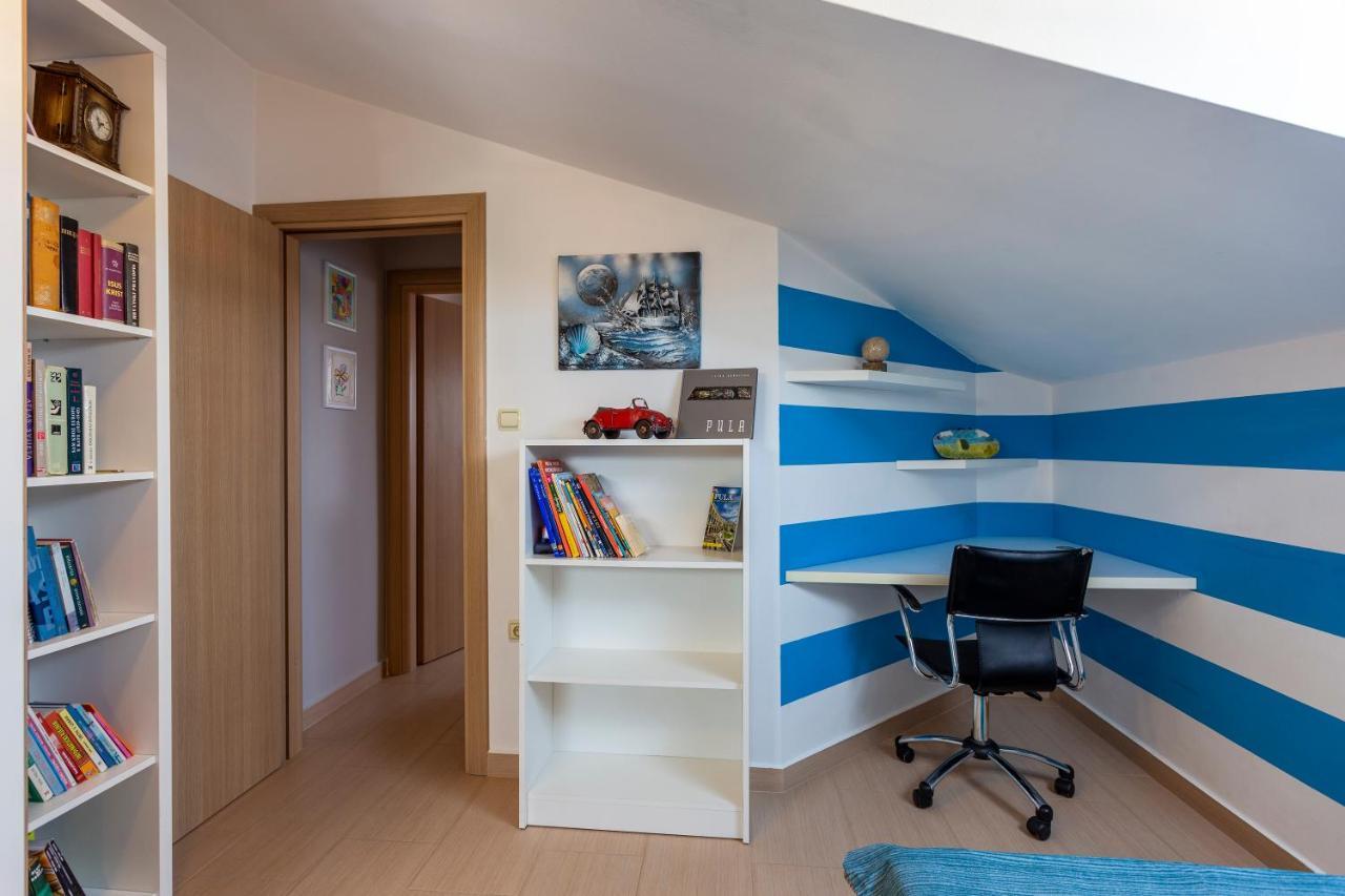 Apartman Ember Pula Bagian luar foto