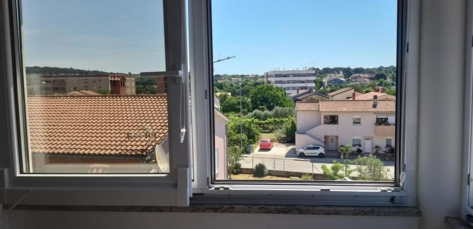 Apartman Ember Pula Bagian luar foto